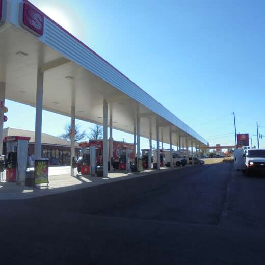 Turnover Day for Speedway in Versailles, KY